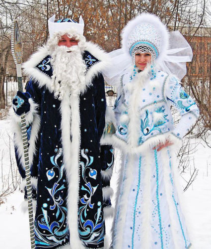 Ded Moroz e a súa neta Snegurochka.
